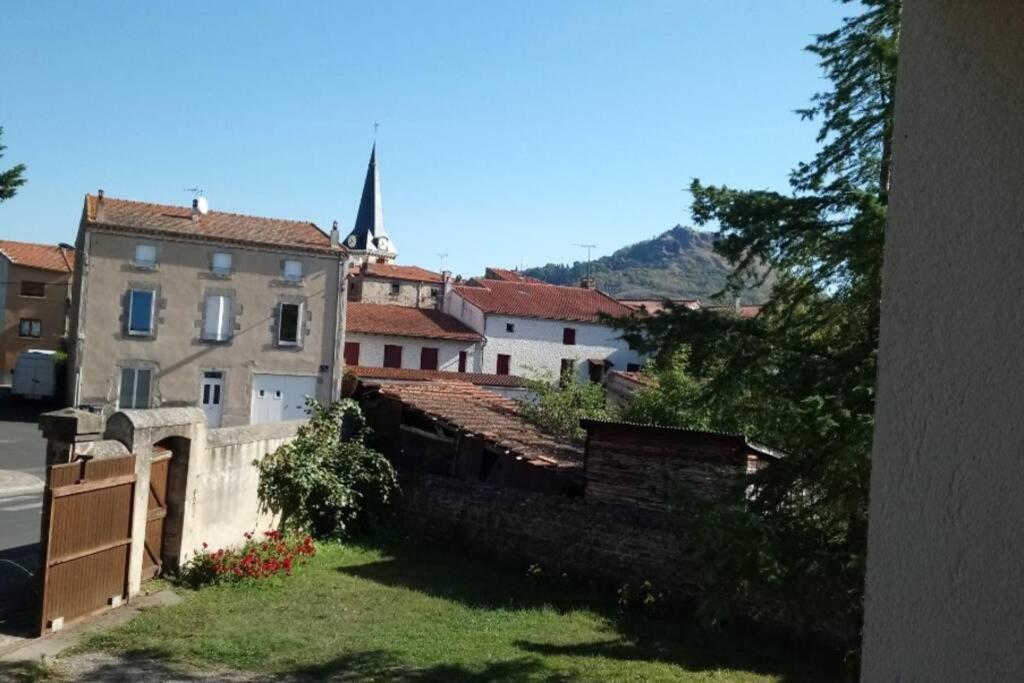 Chez Fabienne T1 Apartamento Le Breuil-sur-Couze Exterior foto