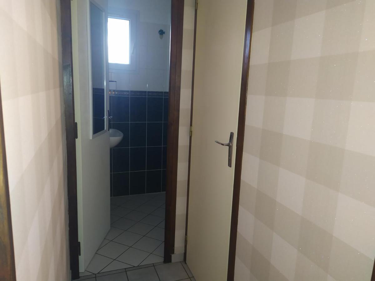 Chez Fabienne T1 Apartamento Le Breuil-sur-Couze Exterior foto